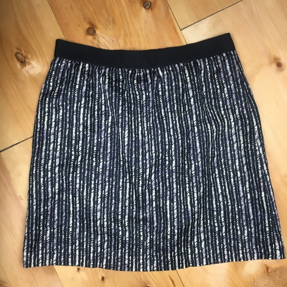 LOFT | Navy Printed Pleated Mini Skirt – 8 - Picture 2 of 8